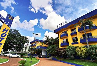 Praia Sol Hotel has rooms with a private hot tub