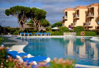 Aparthotel las Dunas allows 18 year olds to book a room