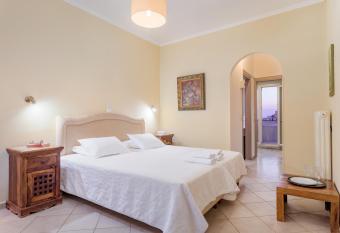 Virginia Hotel has Balcony rooms