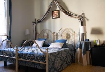 Hotel Giappone allows 18 year olds to book a room