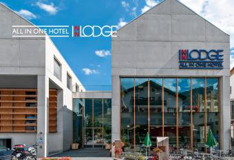 All In One Hotel - Inn Lodge / Swiss Lodge allows 18 year olds to book a room