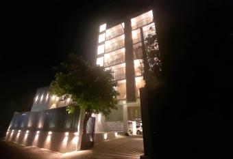 Apna Colombo has Balcony rooms