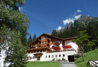Hotel Bradabella - Montafon has Balcony rooms