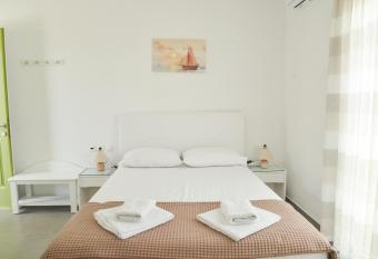 Zeras Apartments has Balcony rooms