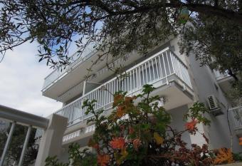 Apartments Tina has Smoking/Balcony rooms