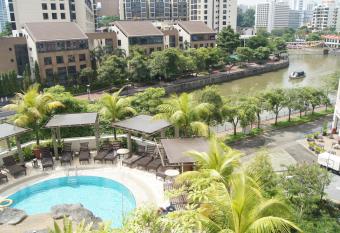 Robertson Quay Hotel allows 18 year olds to book a room