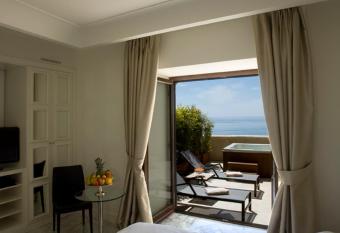 Hotel Metropole Taormina allows 18 year olds to book a room