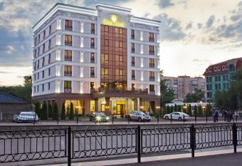 Plaza Hotel Almaty allows 18 year olds to book a room