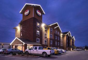 Studio 6 Lenexa. Ks Overland Park allows 18 year olds to book a room