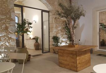 Corte Sicula Rooms has Balcony rooms