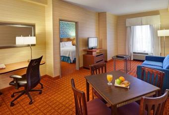 Fairfield Inn & Suites by Marriott Toronto Airport allows 18 year olds to book a room