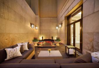 The Leela Palace New Delhi has Smoking rooms