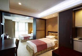 Haeundae Centum Hotel allows 18 year olds to book a room