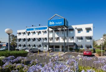 ibis Budget - Dandenong allows 18 year olds to book a room