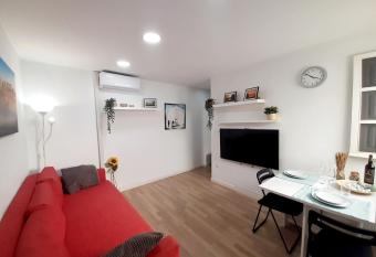 Casa Caleta a 2 minutos de la playa allows 18 year olds to book a room