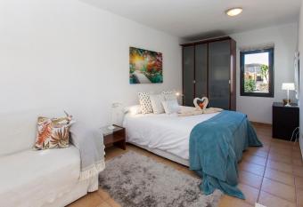 Vivienda Vacacional Orquidea allows 18 year olds to book a room
