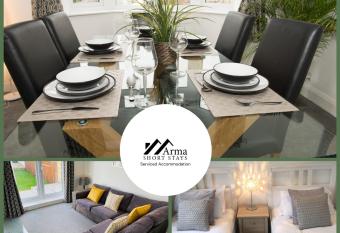 Arma Short Stays 122 - Spacious 3 Bed Oxford House Sleeps 6- FREE PARKNG For 2 Vehicles - Large Garden has Balcony rooms