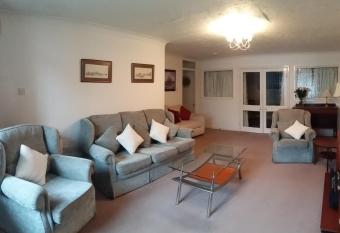 Clarence Road Apartment has Balcony rooms