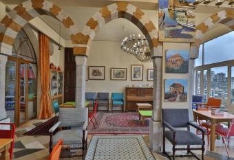 Damask Rose, Lebanese Guest House has Balcony rooms