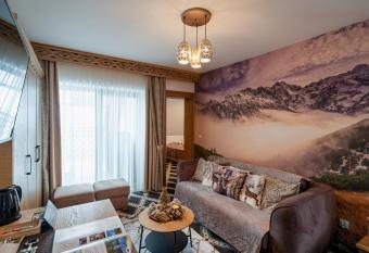 Serce Tatr Residence Zakopane - blisko Krup  wek has rooms with a private hot tub