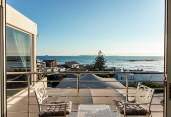 Blaauw Village Guest House has Balcony rooms