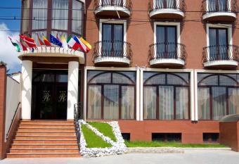 RHC Royal Hotel has Balcony rooms