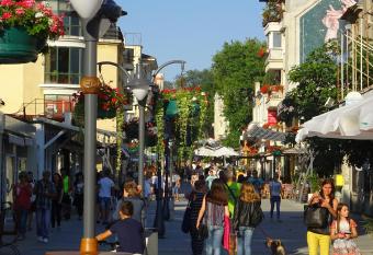 Apartament Bogoridi allows 18 year olds to book a room