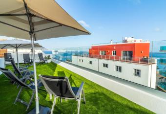 Lemon & Soul Las Palmas allows 18 year olds to book a room