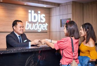 ibis budget Singapore Ruby allows 18 year olds to book a room