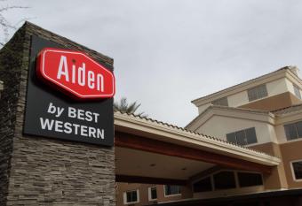 Aiden by Best Western Scottsdale North has Balcony rooms