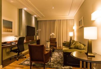 Radisson Hotel Curitiba has rooms with a private hot tub