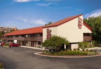 Red Roof Inn Detroit - Dearborn-Greenfield Village allows 18 year olds to book a room