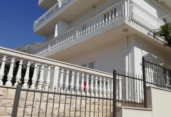 Apartment Villa Bajna has Balcony rooms