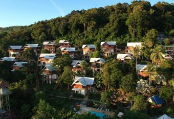 Phitharom PP Resort has Balcony rooms