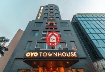 SUPER OYO Townhouse 1 Hotel Salemba allows 18 year olds to book a room