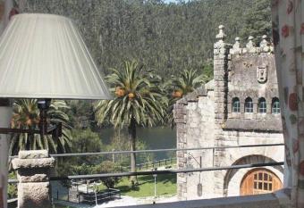 Hotel Pesqueria del Tambre allows 18 year olds to book a room