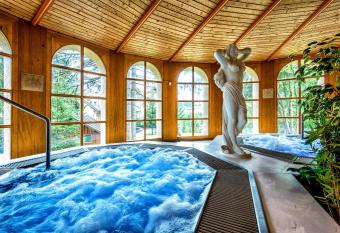 Hotel Astoria has Balcony rooms