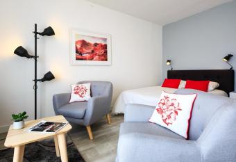 1er Mai has Balcony rooms