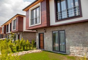 Royal Villa has rooms with a private hot tub