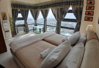 Cebu City Suites Ramos Tower by P&J has Balcony rooms