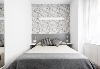 Residencia Universitaria Blas De Otero allows 18 year olds to book a room