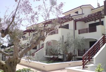 Kiani Apartment has Balcony rooms