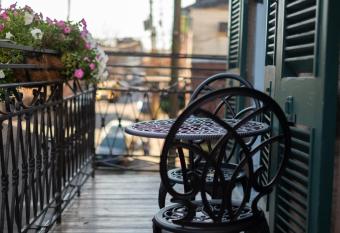 Royal Frenchmen Hotel And Bar has Balcony rooms