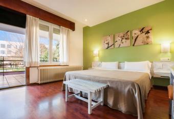 Hotel Los Olivos has Balcony rooms