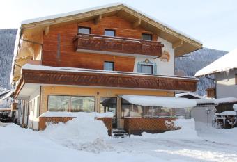 Gasthof G  tznerhof has Balcony rooms