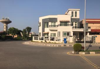 Bahria V&A Phase-1 has Balcony rooms