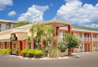 Days Inn by Wyndham Fort Walton Beach has Smoking rooms