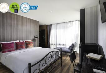 Chiang Mai Thai House,Thapae has rooms with a private hot tub