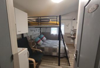 la PASSERONNE has Balcony rooms