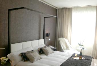 Gran Hotel Nagari Boutique & Spa allows 18 year olds to book a room